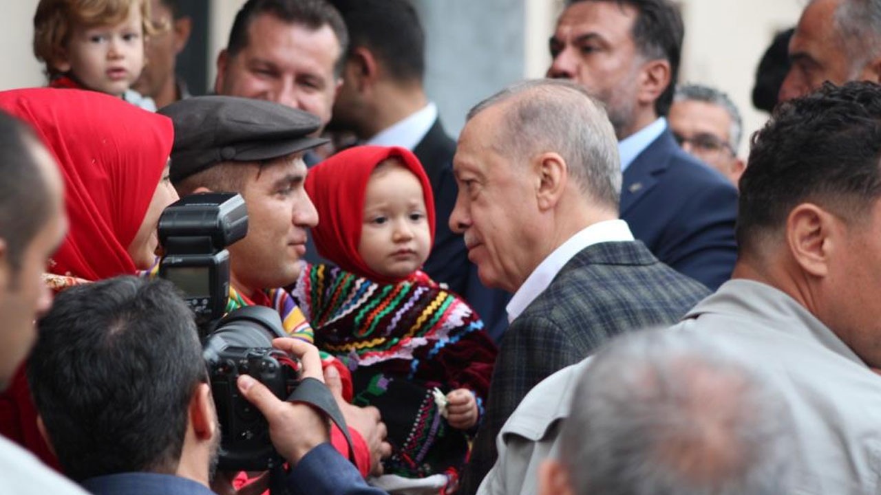 Balıkesir Büyükşehir Belediyesi'ni ziyaret eden Erdoğan'a vatandaştan yoğun ilgi